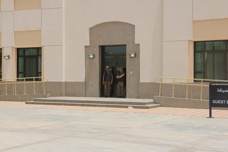 أمير الجوف يستهل جولتة للقريات بإفتتاح مبنى المحافظة ويستقبل المواطنين